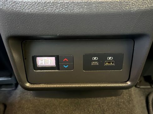 Used 2023 Nissan Rogue SL w/ SL Premium Package image 9