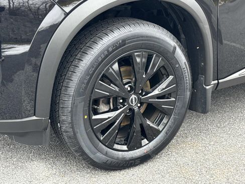 Used 2023 Nissan Rogue SV w/ SV Premium B Package image 7