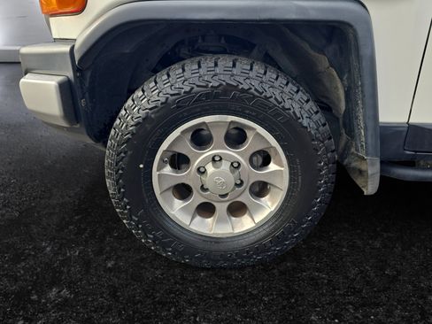 Used 2011 Toyota FJ Cruiser Base image 9