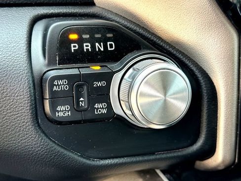 Used 2019 RAM 1500 Laramie AWD/4WD image 14