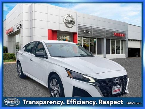 Certified 2025 Nissan Altima 2.5 S image 1