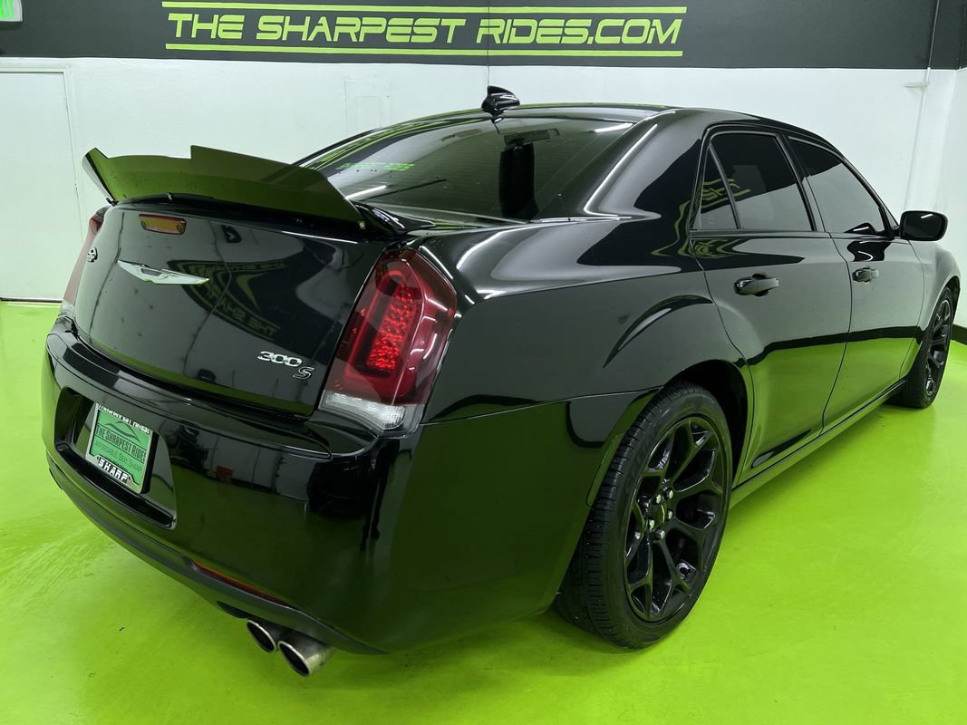 Used 2018 Chrysler 300 S RWD image 10