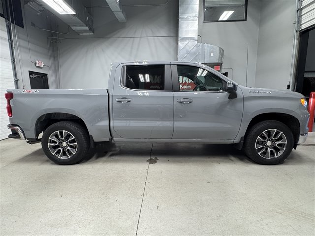 Used 2024 Chevrolet Silverado 1500 LT AWD/4WD image 9