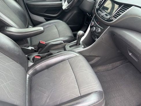 Used 2019 Chevrolet Trax LT w/ LT Convenience Package image 38