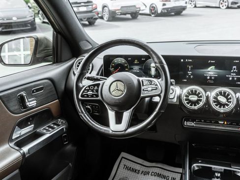 Used 2021 Mercedes-Benz GLB 250 4MATIC image 11