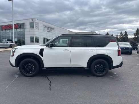 Used 2025 Nissan Armada PRO-4X w/ Pro-4X Premium Package image 4