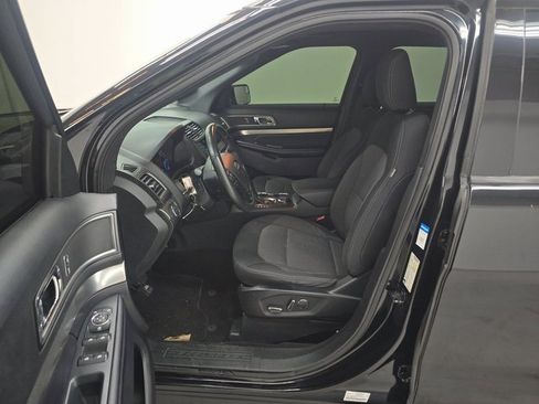Used 2018 Ford Explorer XLT image 5