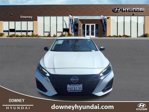 Used 2025 Nissan Altima 2.5 SV FWD image 2