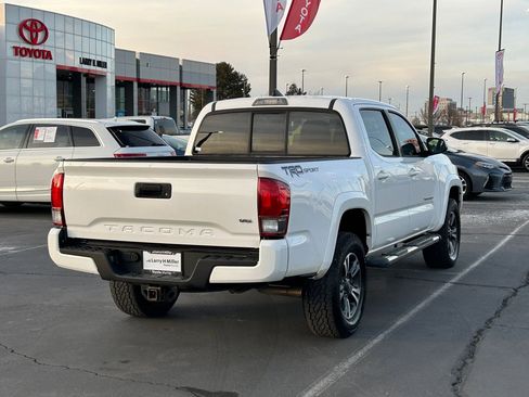 Used 2016 Toyota Tacoma TRD Sport image 5