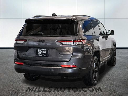 Used 2022 Jeep Grand Cherokee L Laredo AWD/4WD image 7