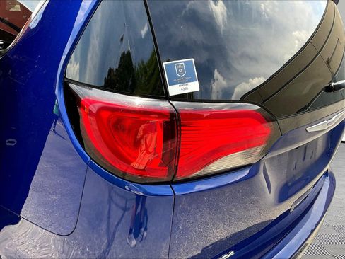 Used 2019 Chrysler Pacifica Touring Plus FWD image 23