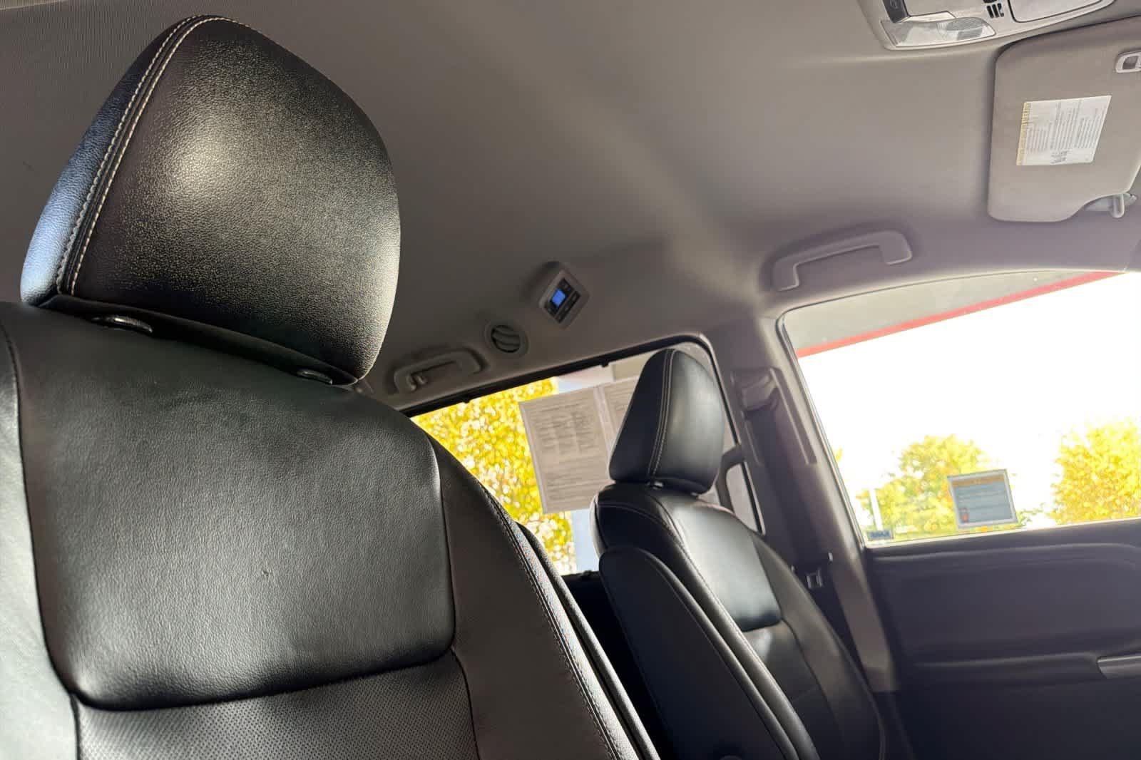 Used 2016 Toyota Sienna SE FWD image 18