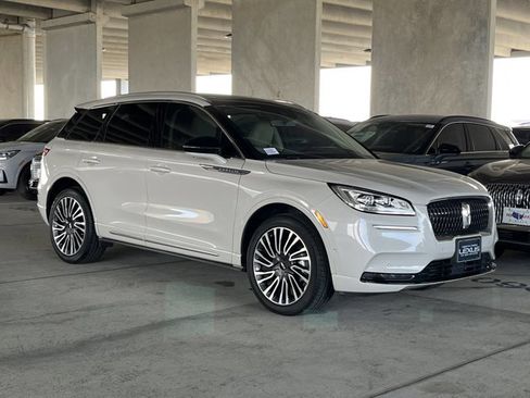 Used 2022 Lincoln Corsair Reserve w/ Equipment Group 201A image 5