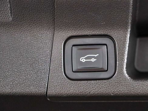 Used 2019 GMC Acadia Denali w/ Technology Package AWD/4WD image 33