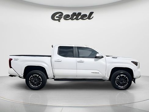 Used 2025 Toyota Tacoma TRD Sport image 9