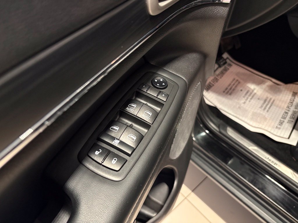 Used 2021 Jeep Grand Cherokee Limited AWD/4WD image 45