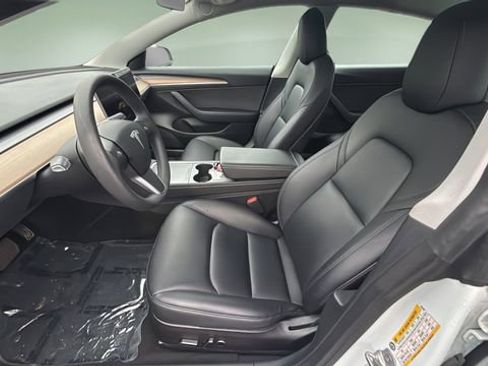 Used 2023 Tesla Model 3 Standard Range image 18