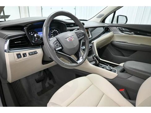 Used 2022 Cadillac XT6 Premium Luxury w/ Technology Package image 9