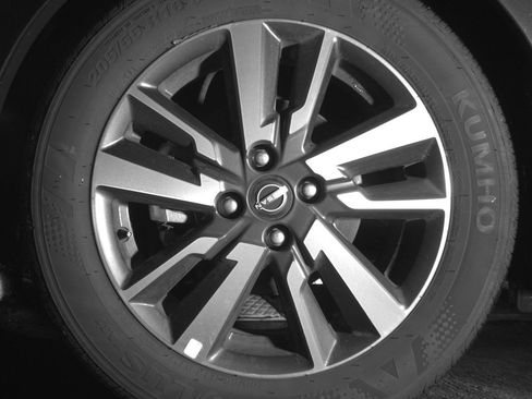 Used 2025 Nissan Versa SV image 12