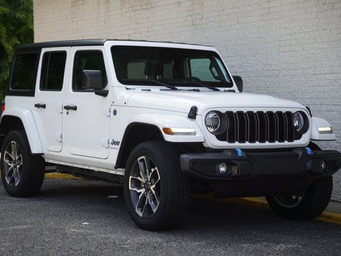 Used 2024 Jeep Wrangler Unlimited AWD/4WD image 10