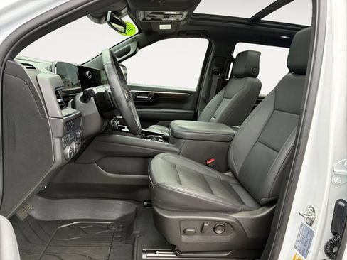 Used 2025 Chevrolet Tahoe LT w/ Comfort Package AWD/4WD image 9