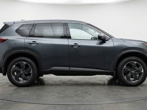 Used 2025 Nissan Rogue SV FWD image 11