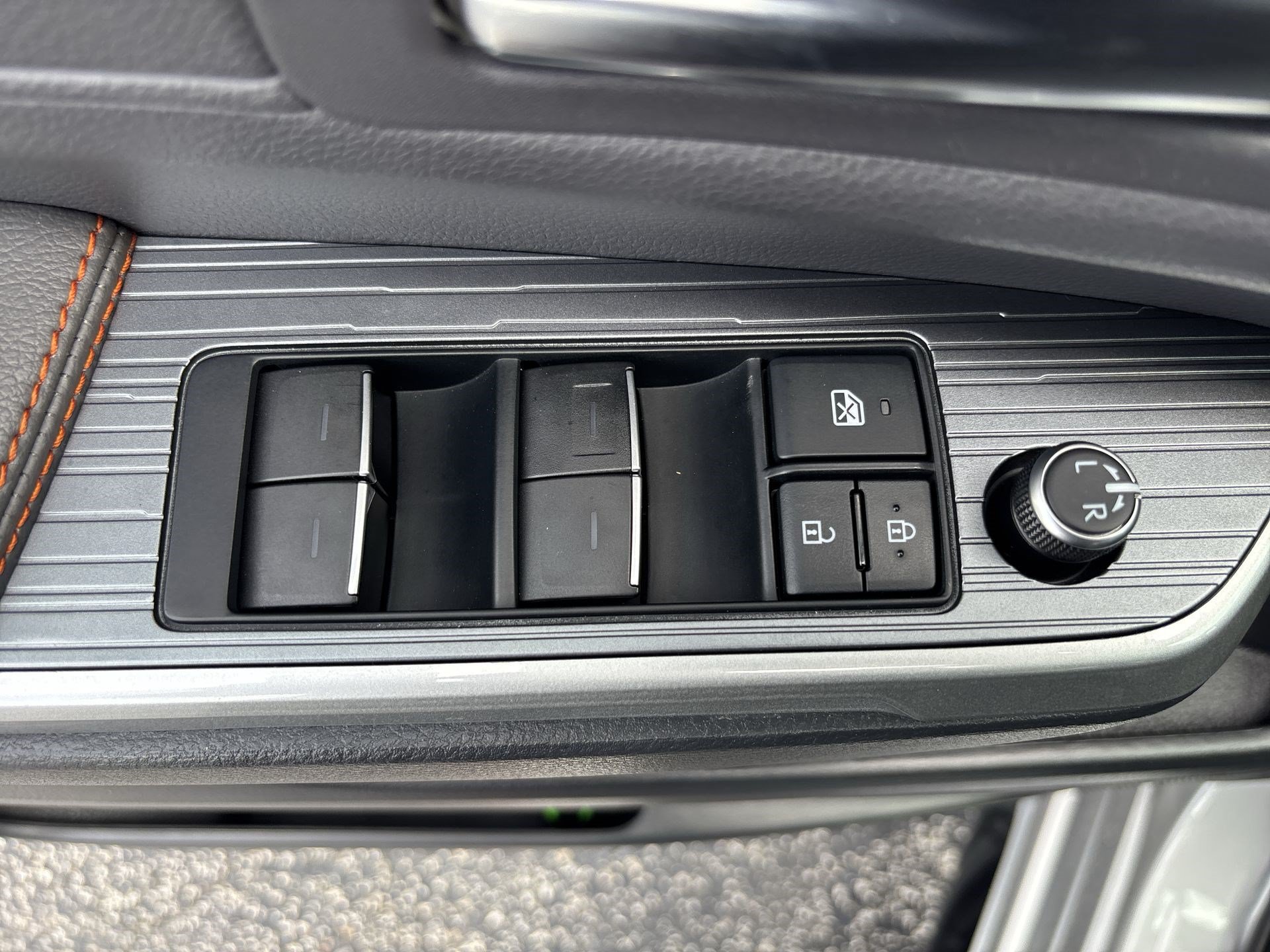 Used 2022 Toyota Sienna XSE FWD image 15