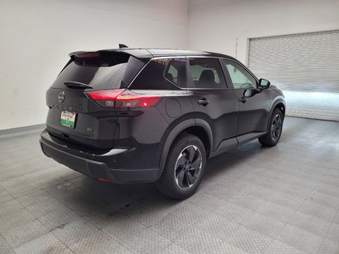 Used 2024 Nissan Rogue SV image 9