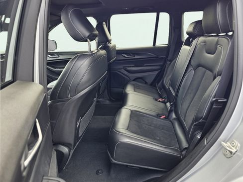 Used 2023 Jeep Grand Cherokee Altitude AWD/4WD image 31