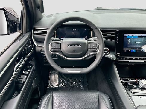 Used 2023 Jeep Wagoneer 4WD w/ Premium Group I image 24