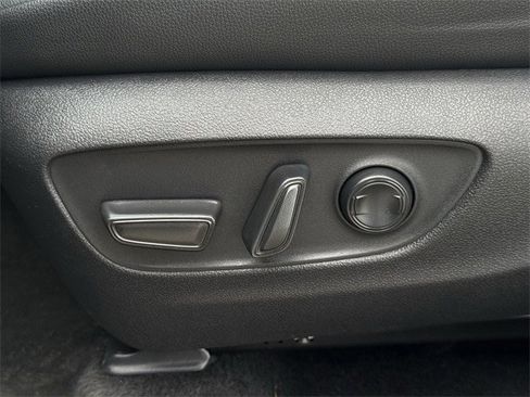 Used 2025 Toyota Grand Highlander AWD image 26