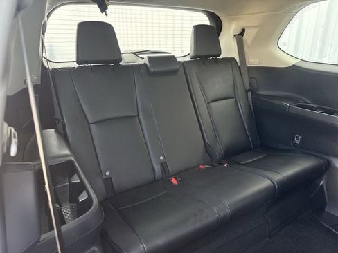 Used 2025 Toyota Grand Highlander XLE image 32