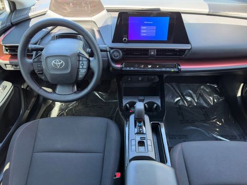 Used 2025 Toyota Prius Plug-In Hybrid image 15