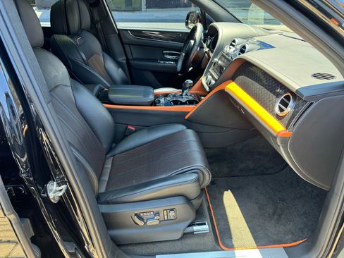 Used 2020 Bentley Bentayga Design Series image 13