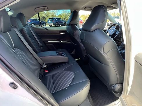 Used 2023 Toyota Camry SE image 17