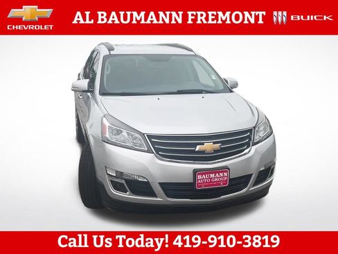 Used 2017 Chevrolet Traverse LT w/ Style and Technology Package FWD image 8