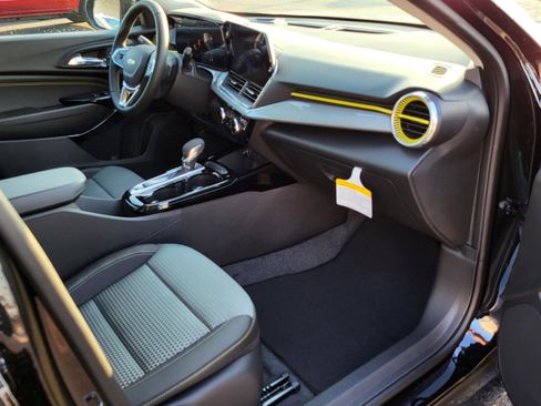 New 2026 Chevrolet Trax LT w/ Driver Confidence Package image 9