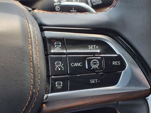 Used 2025 Jeep Grand Cherokee Summit AWD/4WD image 13