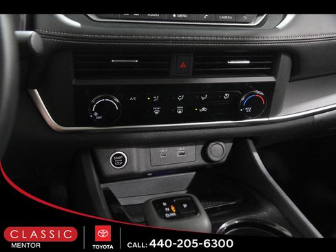 Used 2023 Nissan Rogue S AWD/4WD image 13