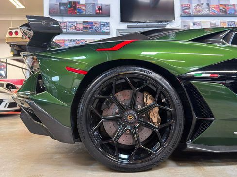 Used 2021 Lamborghini Aventador SVJ AWD/4WD image 16