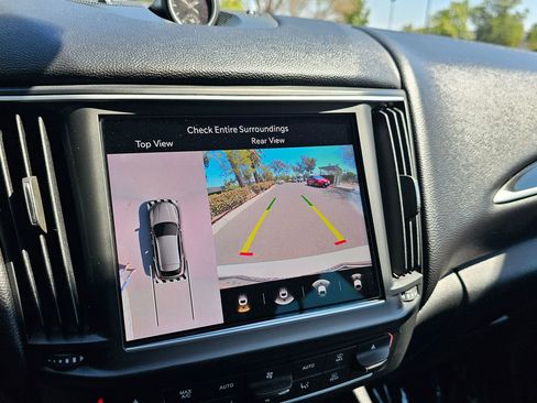 Used 2023 Maserati Levante Modena image 32