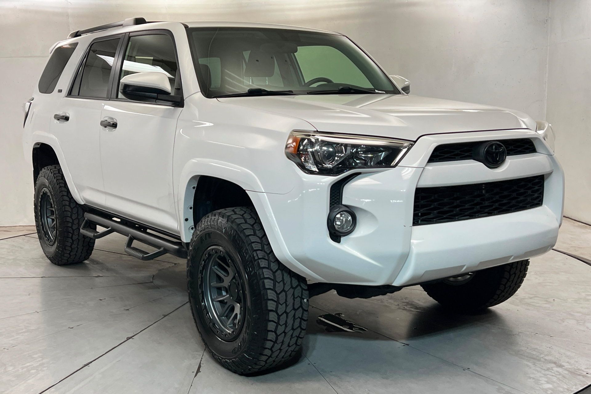 Used 2018 Toyota 4Runner SR5 AWD/4WD image 8