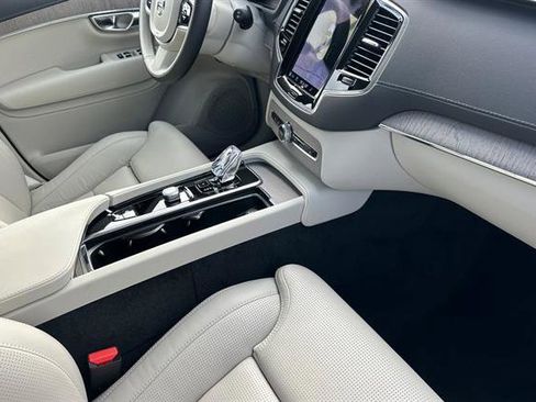 Certified 2025 Volvo XC90 T8 Ultra w/ Protection Package Premier image 18