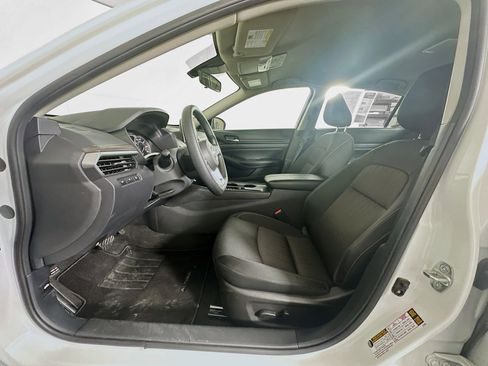Used 2025 Nissan Altima 2.5 SV FWD image 13