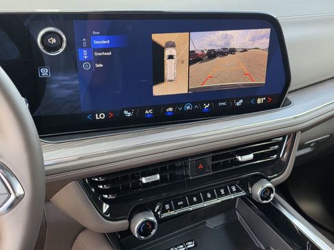 New 2026 Chevrolet Suburban LT image 9