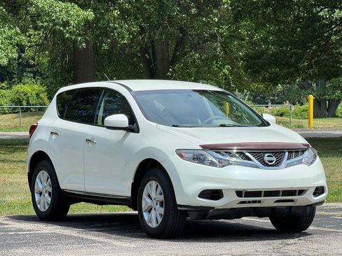 Used 2011 Nissan Murano S FWD image 2
