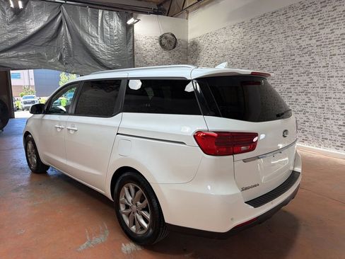 Used 2019 Kia Sedona EX FWD image 5