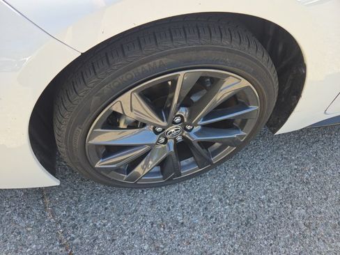 Used 2024 Toyota Corolla SE w/ SE Premium Package FWD image 9