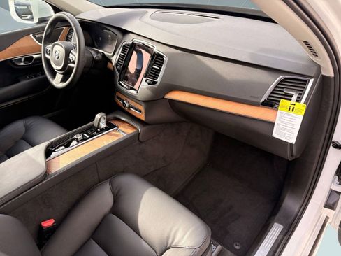 Certified 2024 Volvo XC90 B5 Plus w/ Protection Package Premier image 27