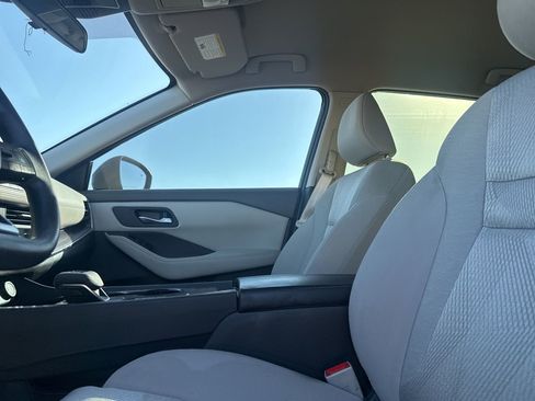 Used 2024 Nissan Rogue SV image 37